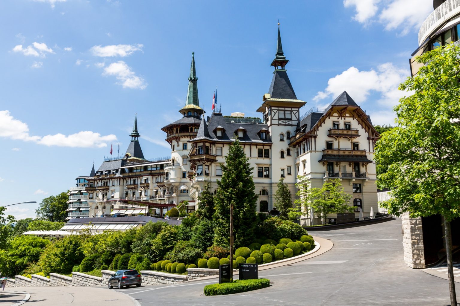 Luxury hotel Dolder Grand introduces a new ATM for crypto currencies Dolder Kryptowährungen