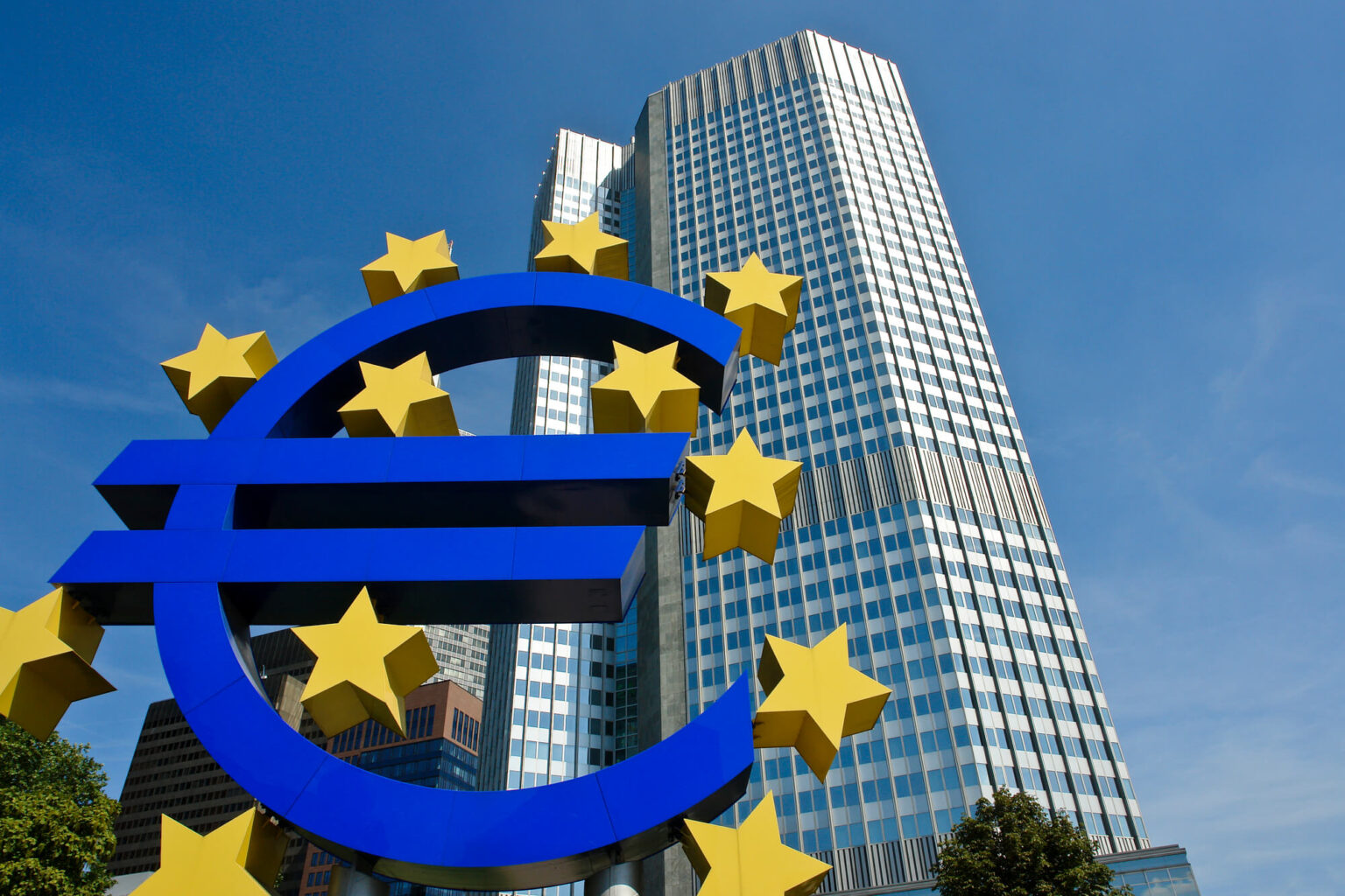 The digital euro will cost EU banks 4-6 billion euros. The ECB aims to reduce dependence on Visa and Mastercard with the project.
