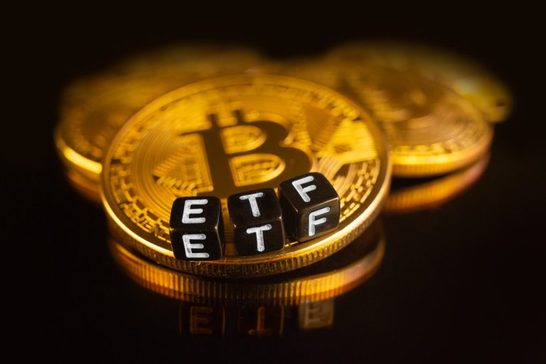 SEC verschiebt Entscheidung über Spot-basierten Bitcoin-ETF