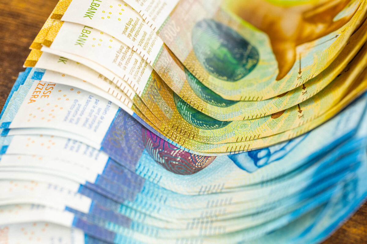 Standard Chartered warns of $500 billion bank outflows due to stablecoins