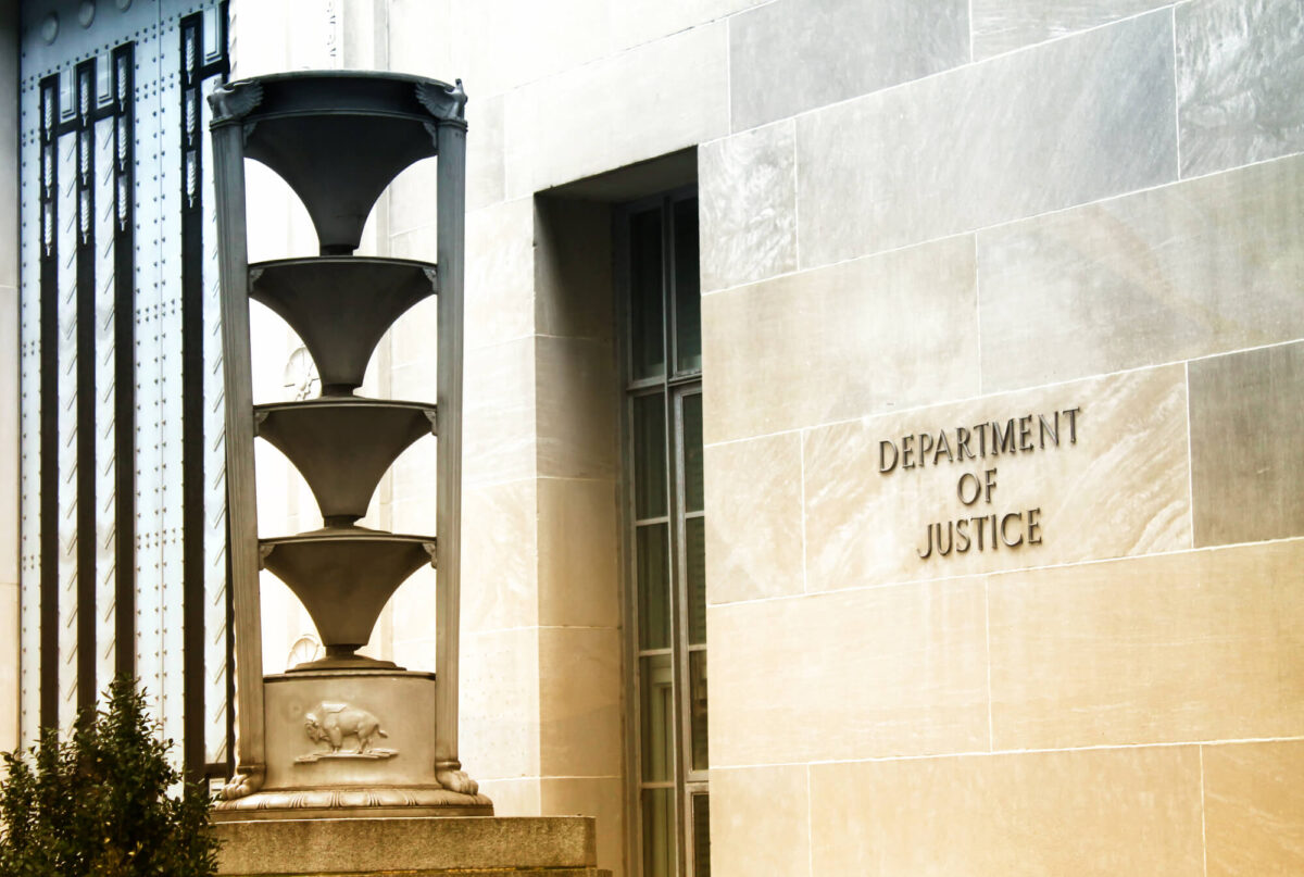 The DOJ dropped its USD 722 million BitClub Ponzi case against Goettsche just before trial, after two Trump-linked lawyers intervened.
