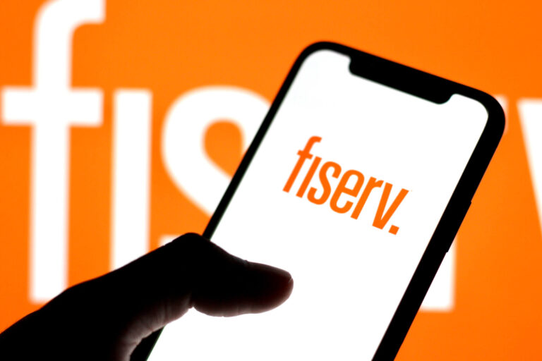 Fiserv kündigt Stablecoin FIUSD in Partnerschaft mit Circle, Paxos und PayPal an