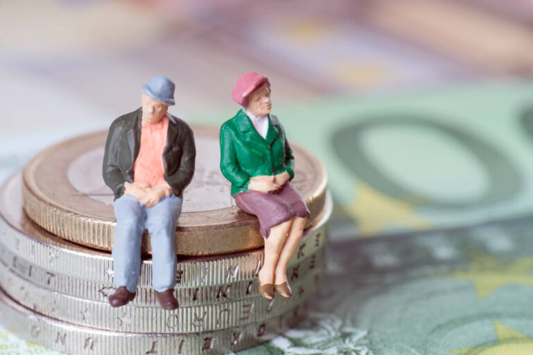 Trump opens US retirement market to crypto investments