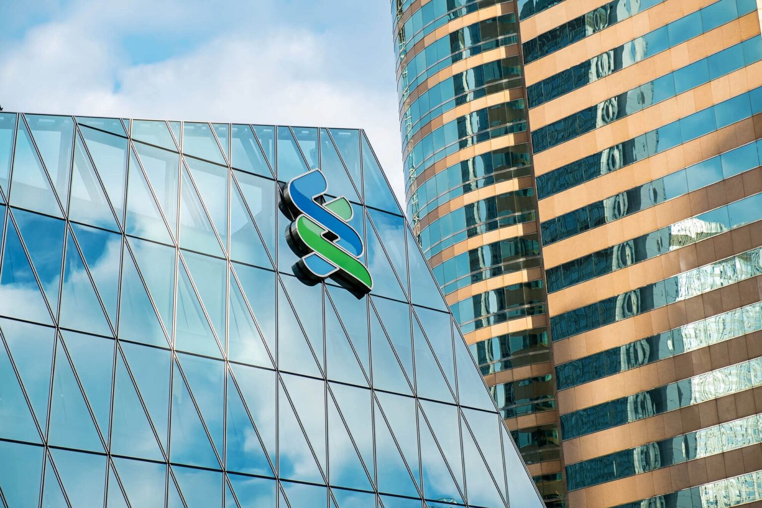 Standard Chartered launches institutional Bitcoin and Ethereum trading