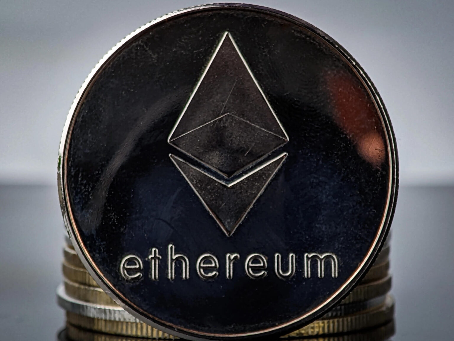 Record investments in Ethereum: ETFs and companies fuel demand Rekordinvestitionen in Ether: ETFs und Unternehmen treiben Nachfrage