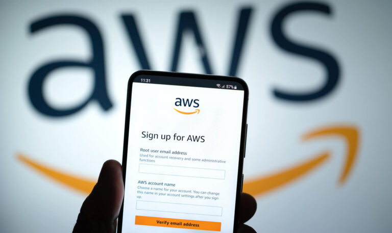 AWS outage: A centralized failure with a decentralized solution