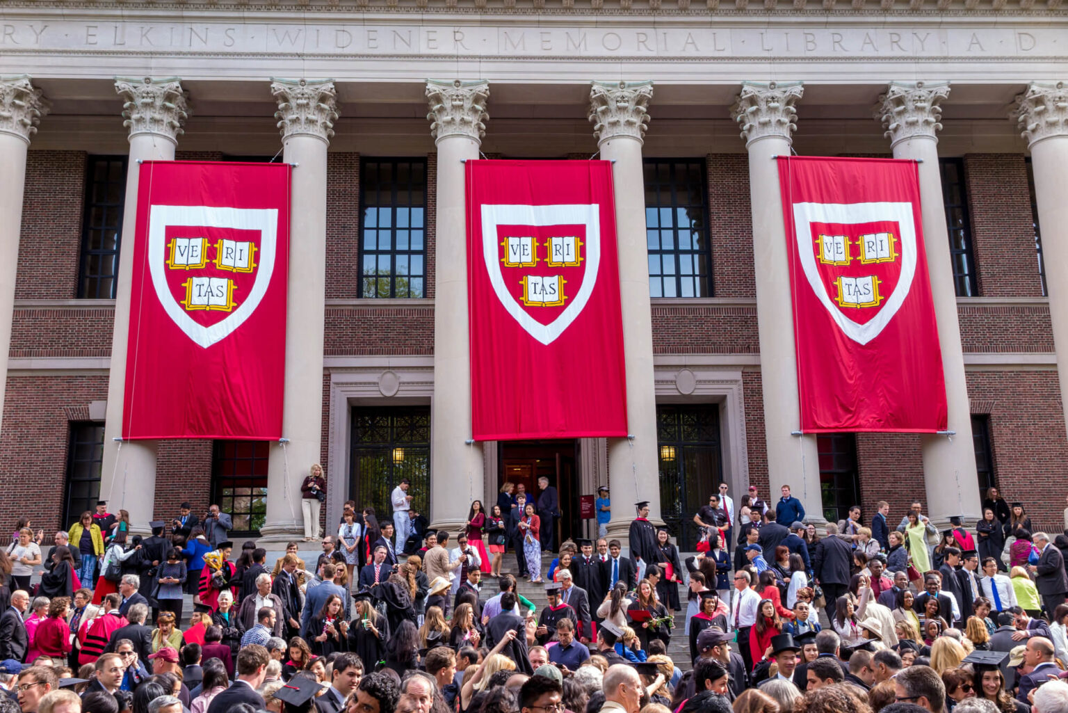 Harvard Fonds verdreifacht Anteil an Bitcoin-ETFs auf 440 Mio. USD