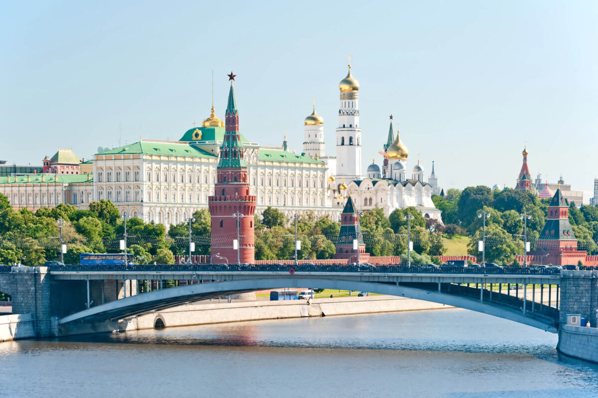 Russia prepares law granting retail investors access to the crypto market. Trading limit of 300k rubles, implementation planned by July.