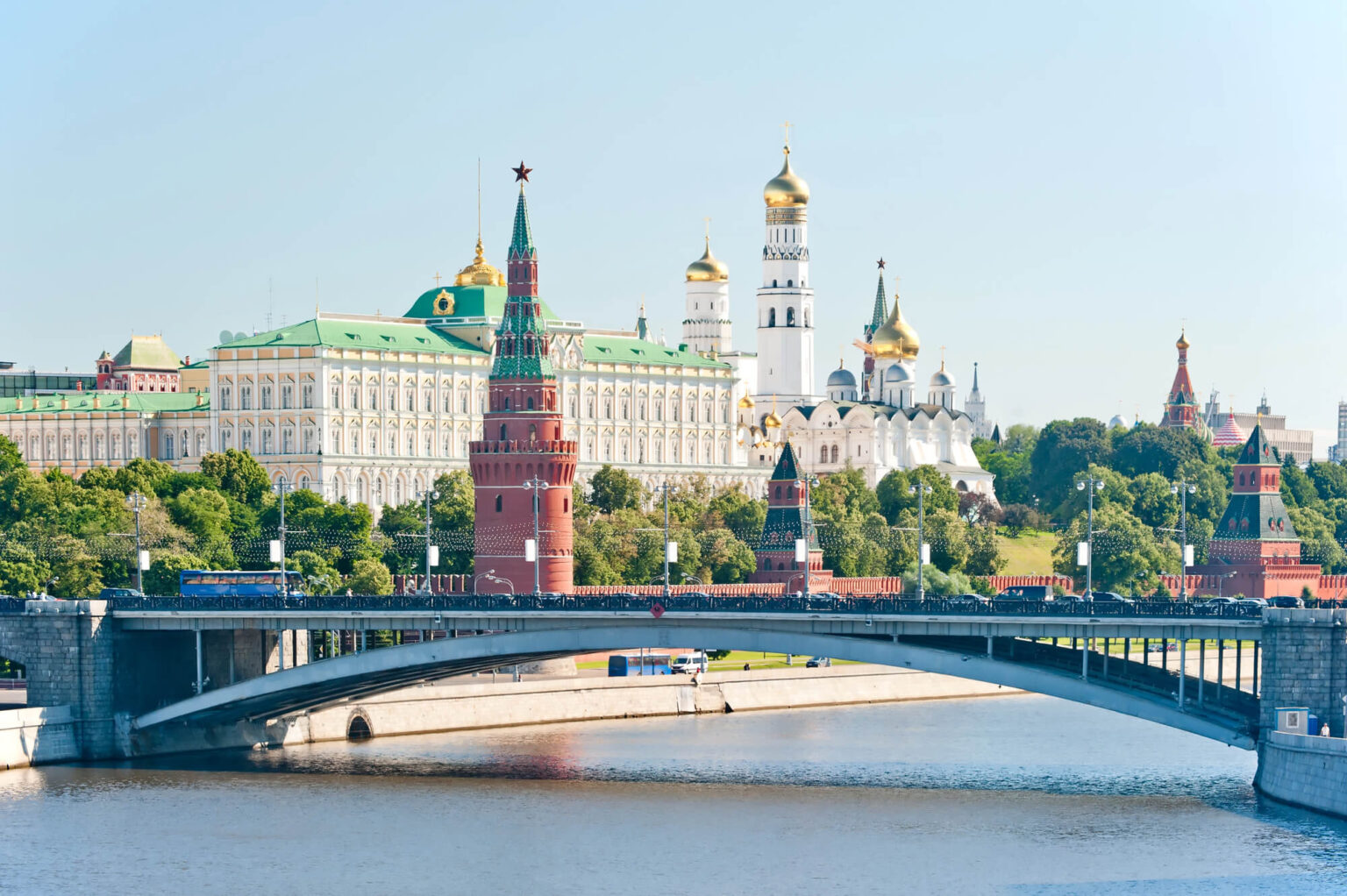 Russia prepares law granting retail investors access to the crypto market. Trading limit of 300k rubles, implementation planned by July.