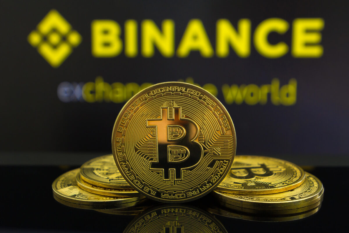 Binance withdraws its Greek MiCA license application and halts all EU crypto services from 1 July. Customers must withdraw their funds.