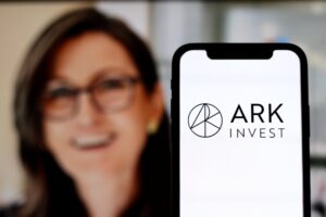 ARK Invest buys Coinbase, Circle, Bullish and Robinhood shares for USD 16.9 million - the second crypto-basket purchase within one week.
