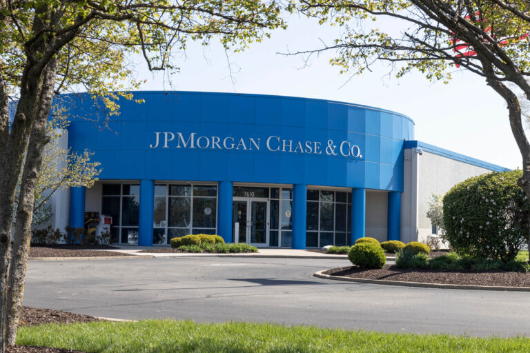 JPMorgan: Strategy (MSTR) must build up dollar reserves JPMorgan urges Strategy to rebuild its dollar reserves after the first Bitcoin sale since 2022 and grades digital assets as cautious.