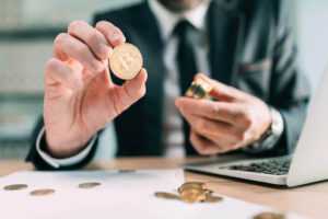 SkyBridge founder Anthony Scaramucci says long-term Bitcoin holders cut their positions once the price reached USD 100,000 per coin.