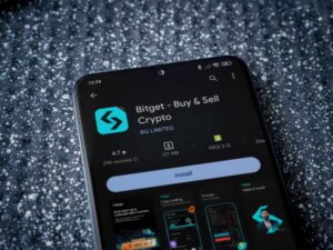 The Bitget hack drained USD 351.6 million from hot and warm wallets; the exchange suspects North Korea and has halted withdrawals.