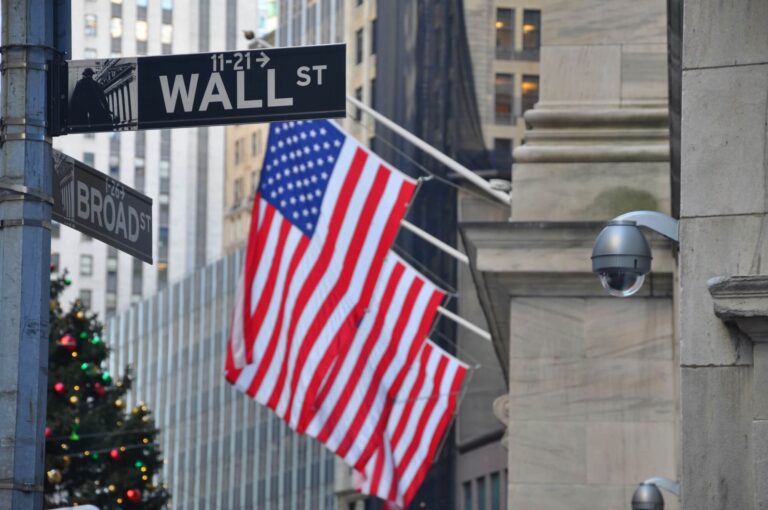 Major banks plan joint dollar stablecoin for 2027 21 institutions, among them Goldman Sachs, UBS and Deutsche Bank, want to issue a bank-owned dollar stablecoin in the first half of 2027.