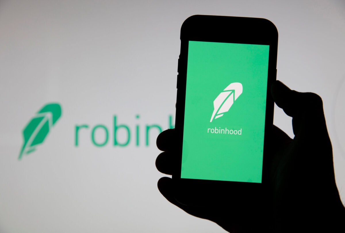 Memecoins on Robinhood Chain distort tokenized stock prices